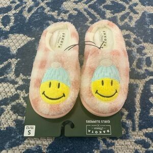 Girl’s Dakota Pink Smiley Face Slippers